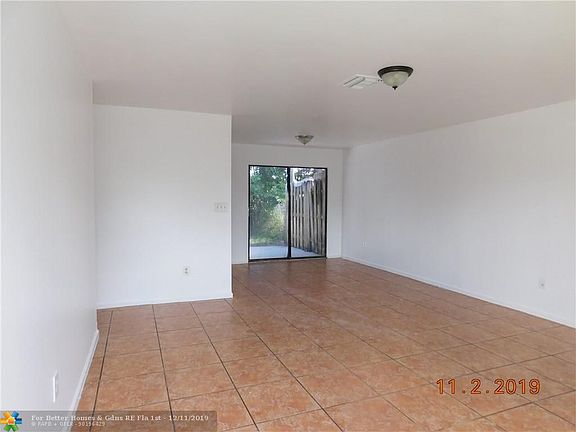 3rd image of 4172 SW 51st St
