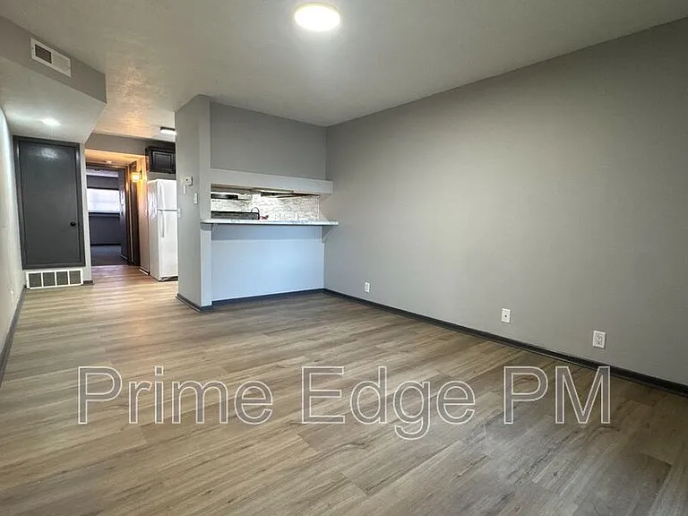 1121 N 28th St #8 — Photo 4