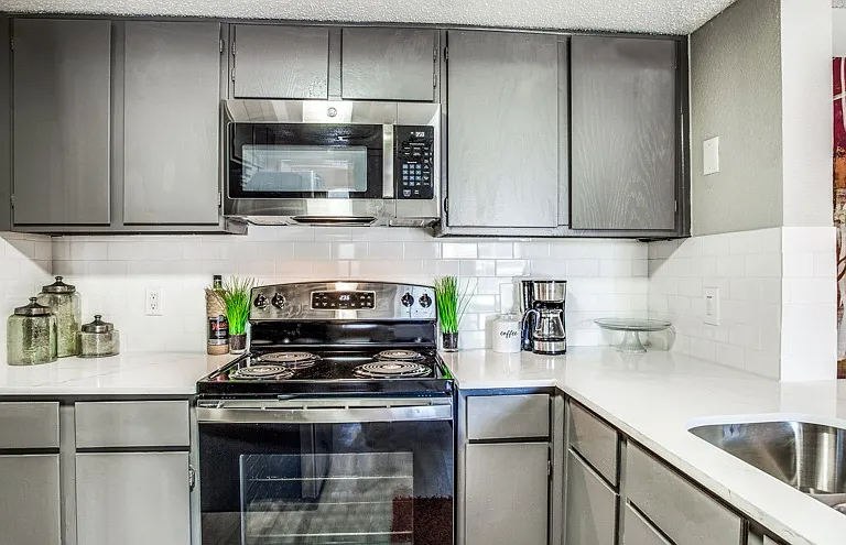 Preslee Apartments — Photo 1