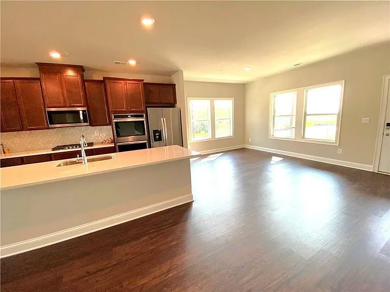 912 Sweetwater Grv — Photo 4