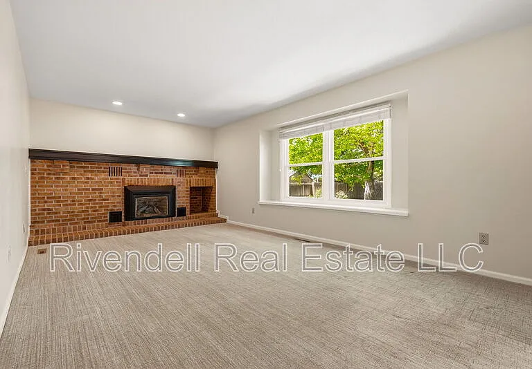 8007 S Datura St — Photo 5