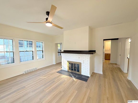 4th image of 2636 Sewell St