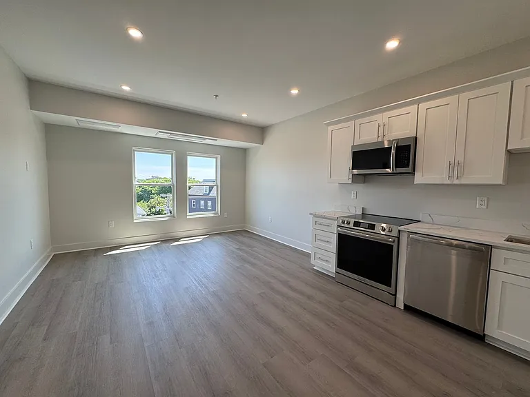 386 Atwells Ave — Photo 9