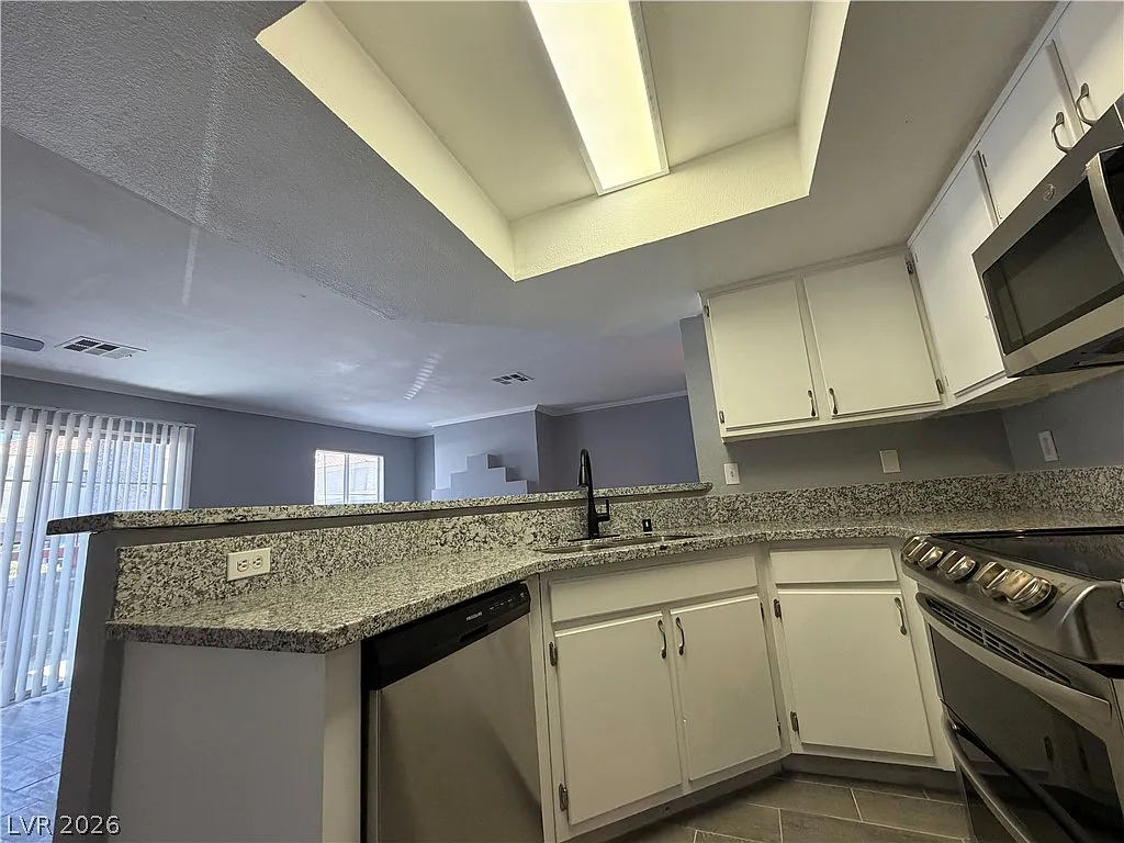2 bed, 2.0 bath, 998 sqft, $1,445 — Photo 4