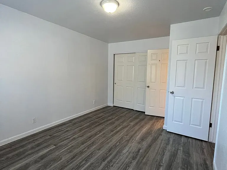 415 W J St — Photo 7