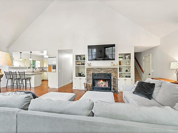 4th image of 10615 Meadow Ln