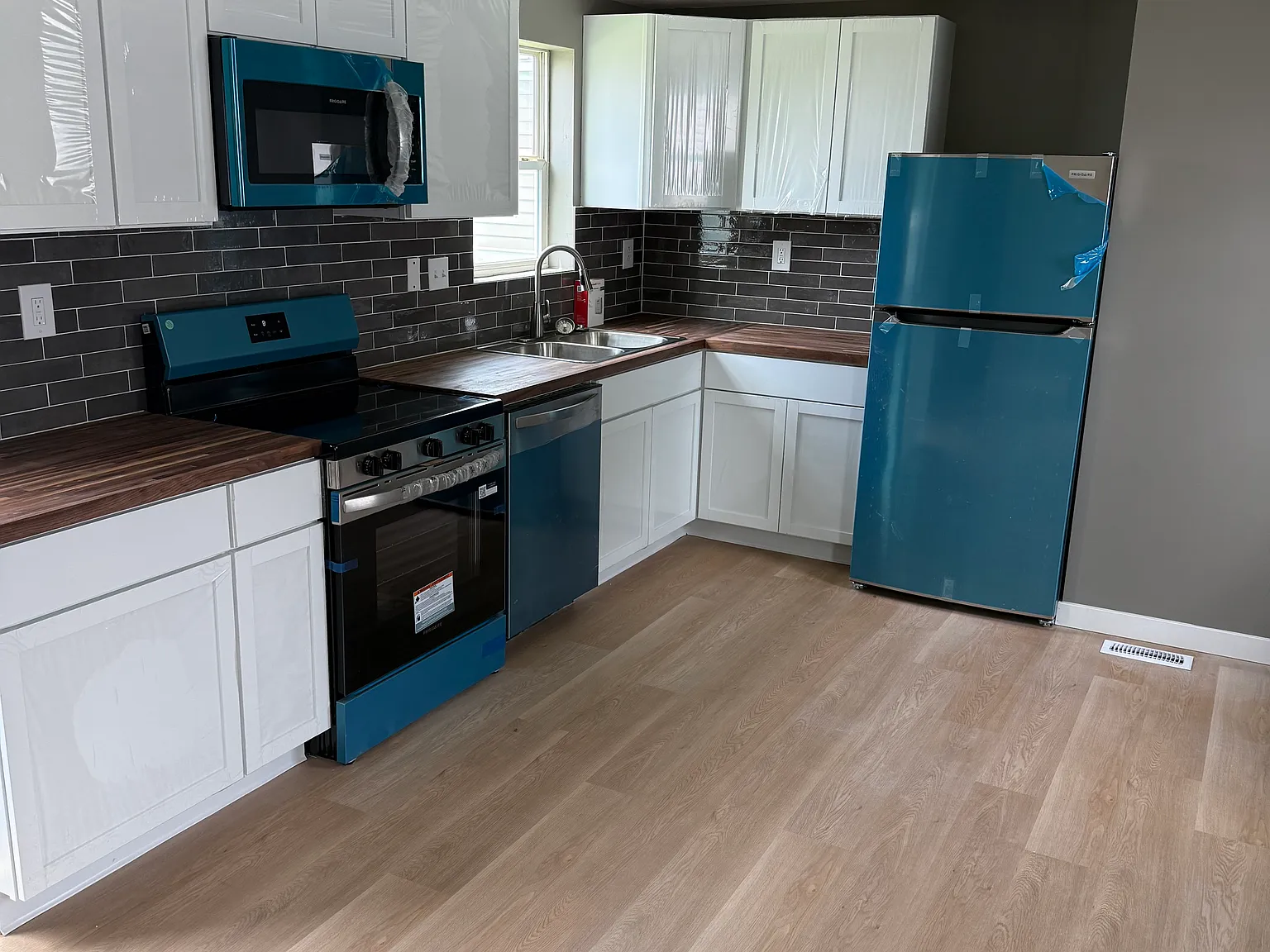3 bed, 1152 sqft, $1,549 — Photo 1