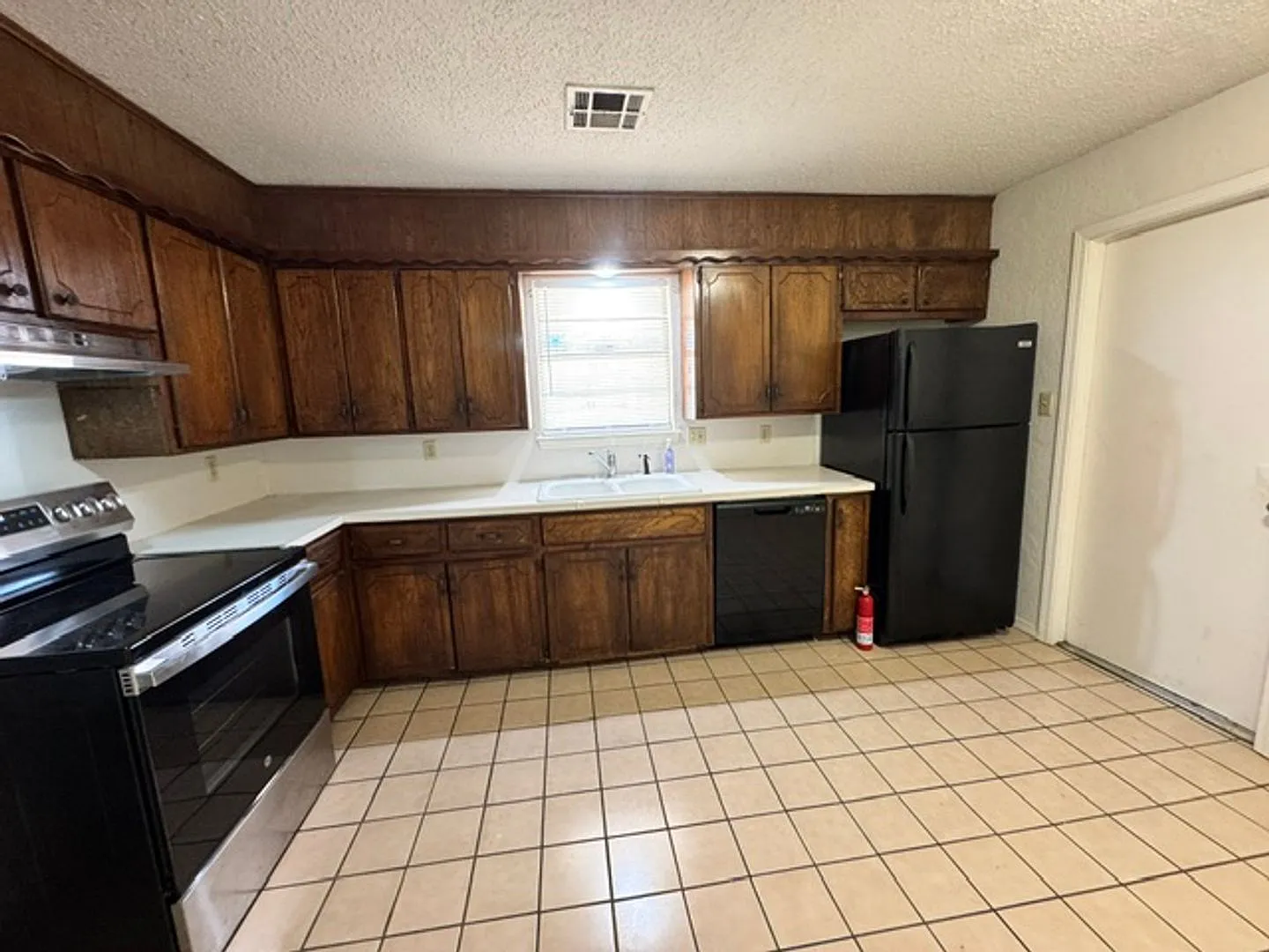 4 bed 2 bath in Norman! — Photo 3
