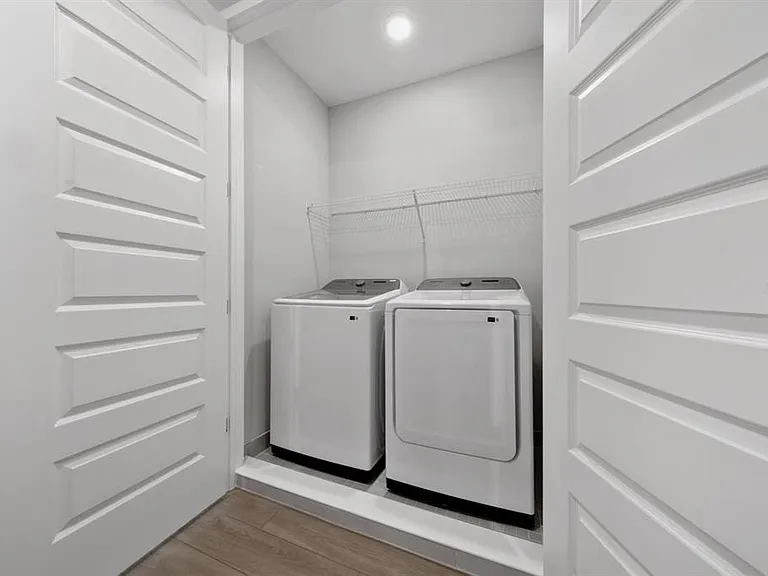 7845 Spectrum Dr — Photo 17