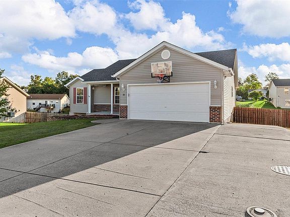 4th image of 55 Hyde Dr