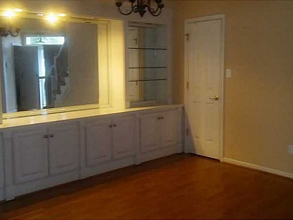 3rd image of 933 Royal Cove Way