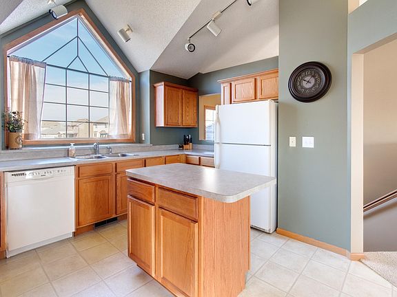 5th image of 905 Chalupsky Ave SE