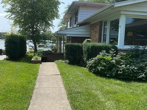 3rd image of 2802 Briarwood Dr W
