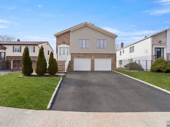 52 Jackson Pl, Moonachie, NJ 07074