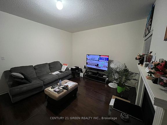 4th image of 40 Cookview Dr
