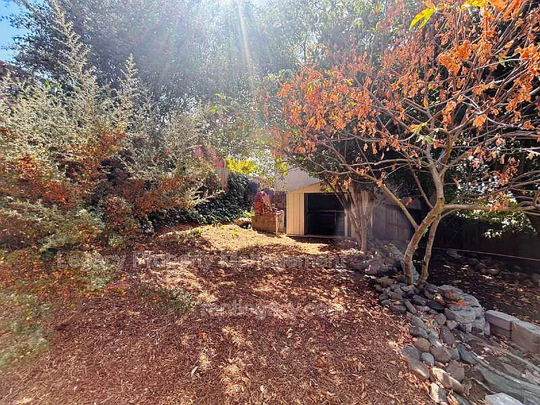 653 Alhambra St — Photo 30