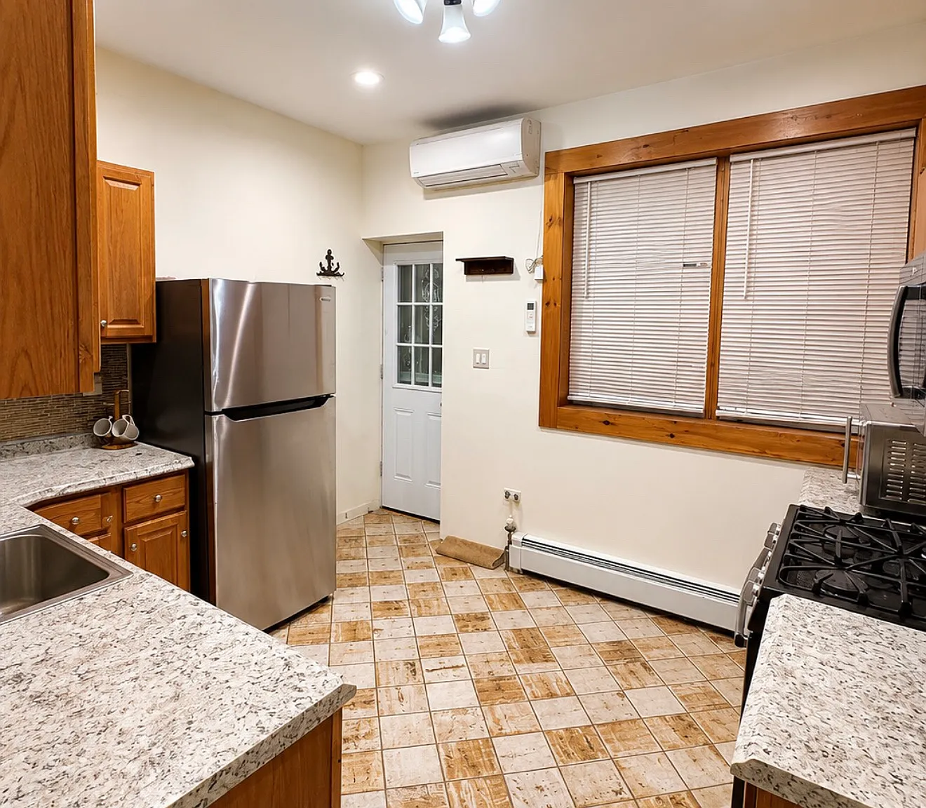 4 bed, 2119 sqft, $6,200 — Photo 3
