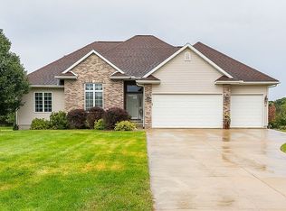 9480 Darrell Dr, Cedar Rapids, IA 52411