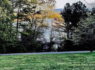 379 Parkwood Cir, Greenback, TN 37742