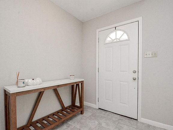 3rd image of 3415 Hidden Creek Dr
