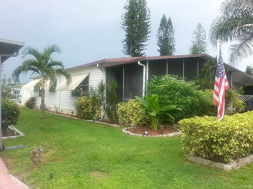 Nicely landscaped lawn