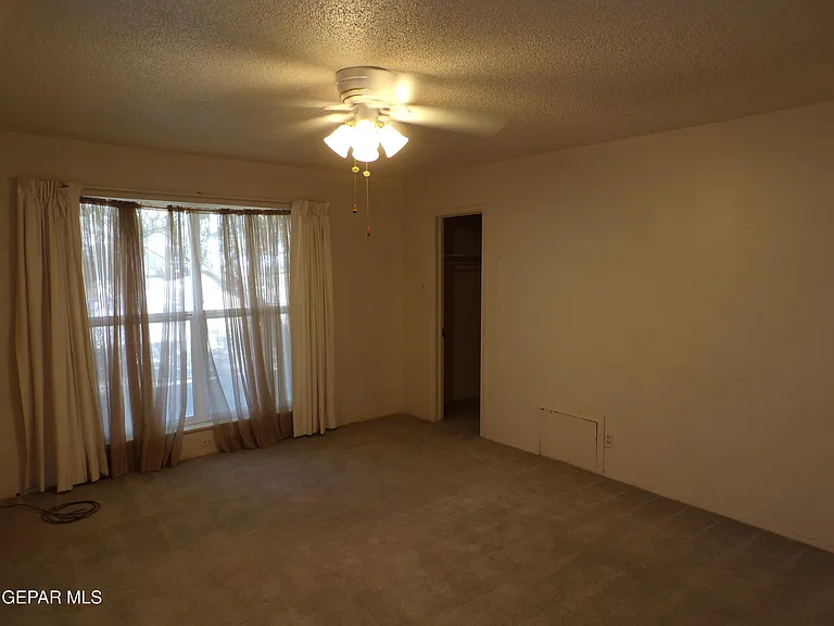 4820 Louisiana St — Photo 13