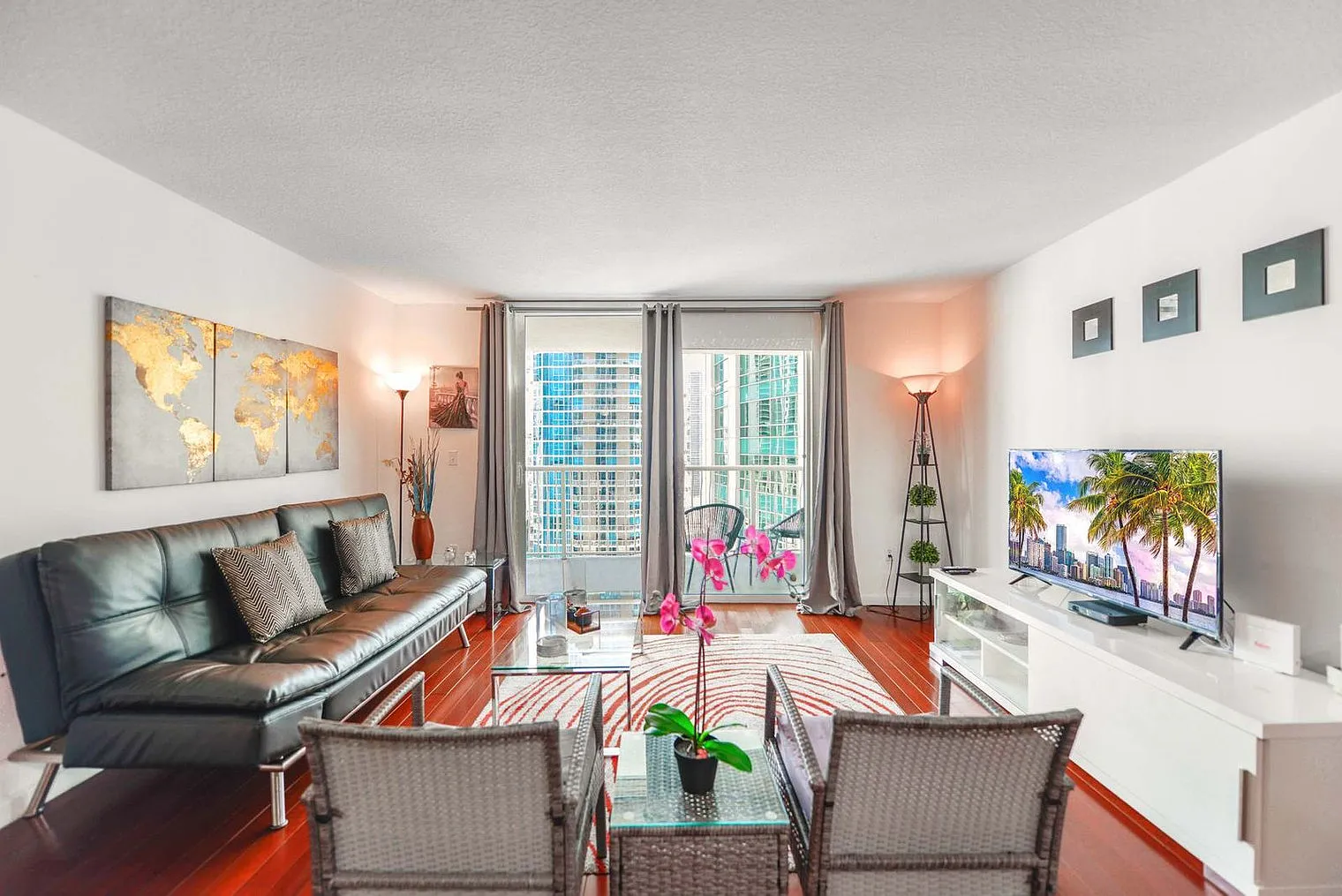 1 bed, 1.0 bath, 818 sqft, $3,090 — Photo 2