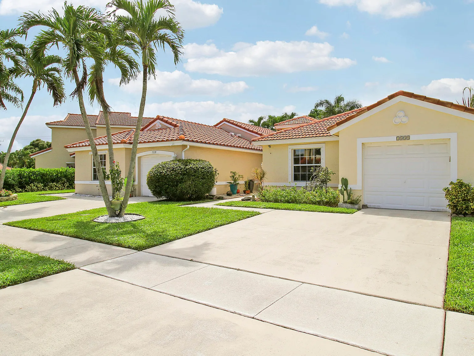2 bed, 2.0 bath, 1228 sqft, $2,700 — Photo 1