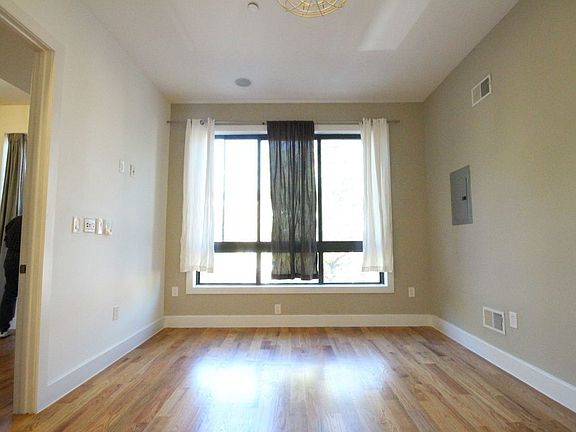4th image of 86 Chauncey St APT 3R