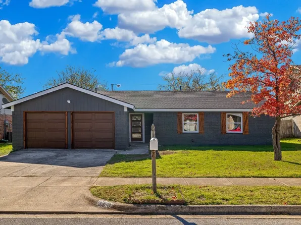 509 Stallion Ln, Saginaw, TX 76179