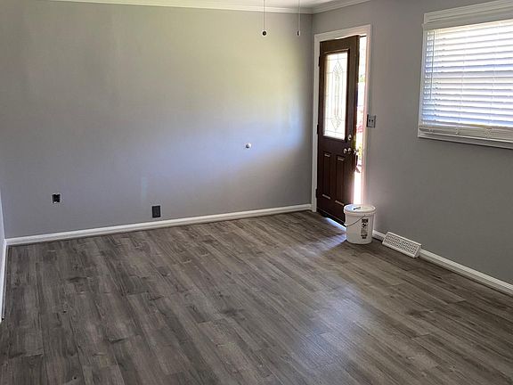 3rd image of 611 E Morehead St