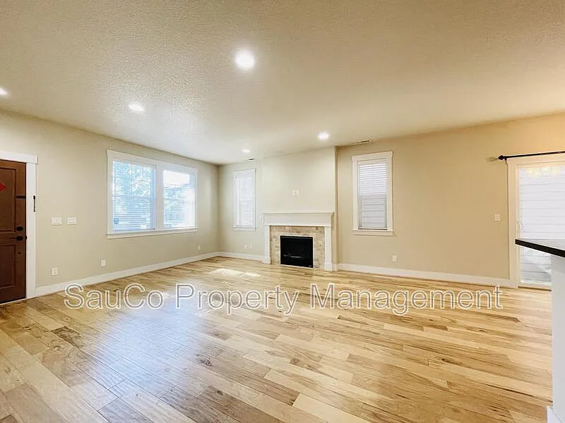 3 bed, 2.5 bath, 1468 sqft, $2,450 — Photo 4