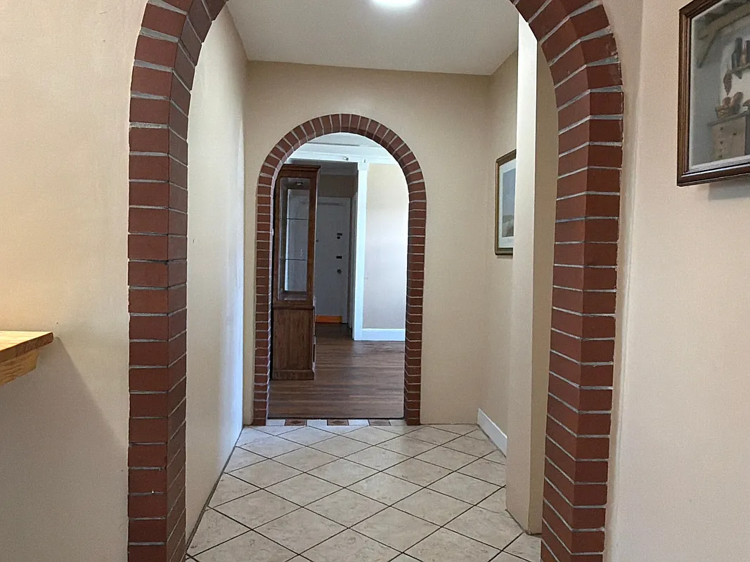 3 bed, 1.0 bath, 1150 sqft, $2,400 — Photo 4