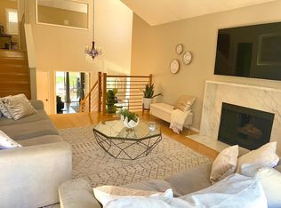 2056 Meadow View Ln, Costa Mesa, CA 92627