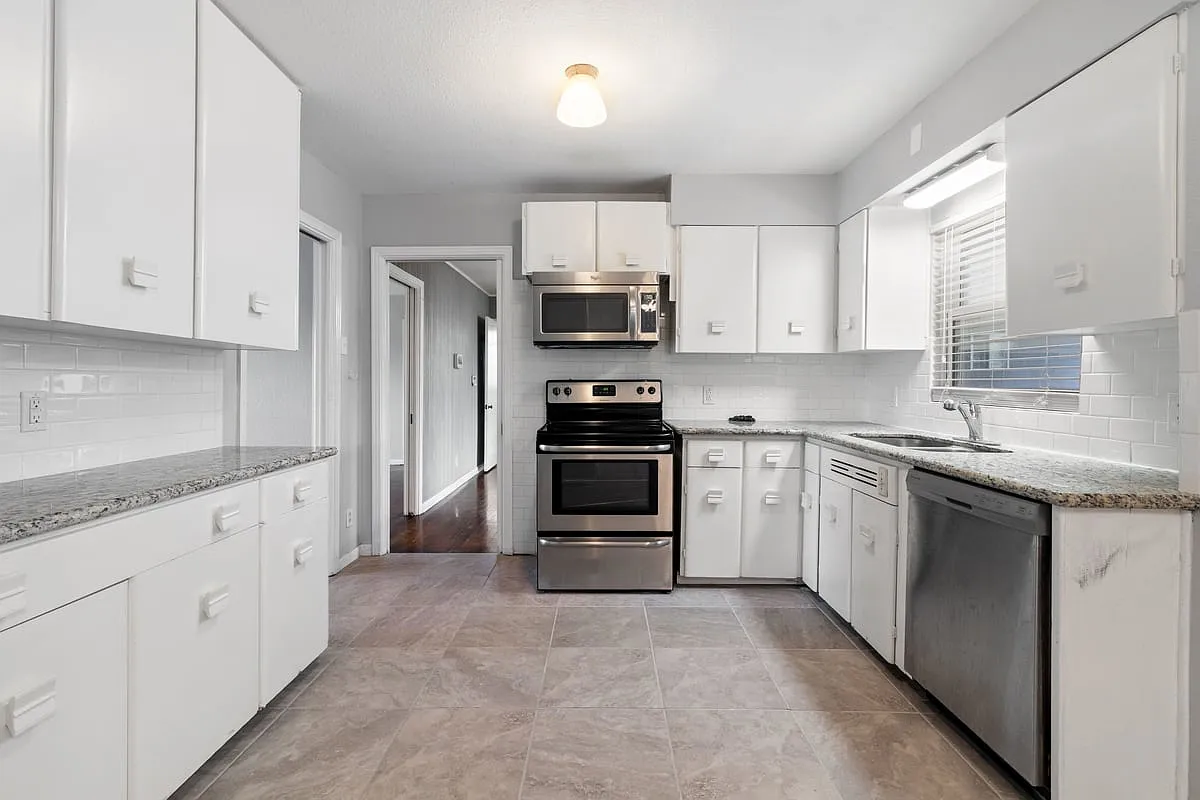 311 Karen Lane Unit A — Photo 4
