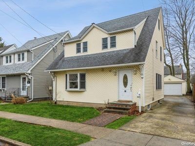 39 Capitol Avenue, Williston Park, NY, 11596