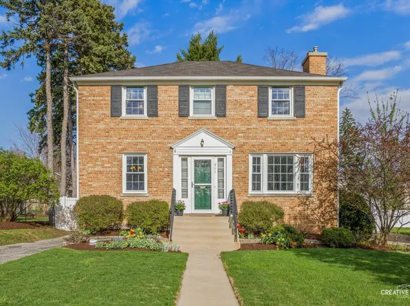 911 N President St, Wheaton, IL 60187