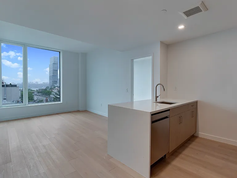 1024 Manhattan Ave #Penthouse 701 — Photo 5