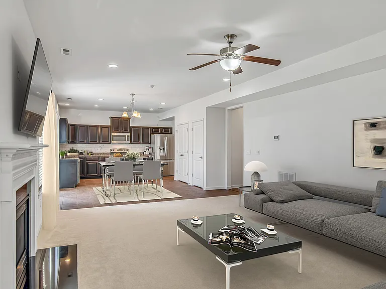 290 Cobblestone Lndg — Photo 2
