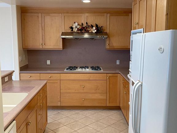 2nd image of 725 La Playa St #C