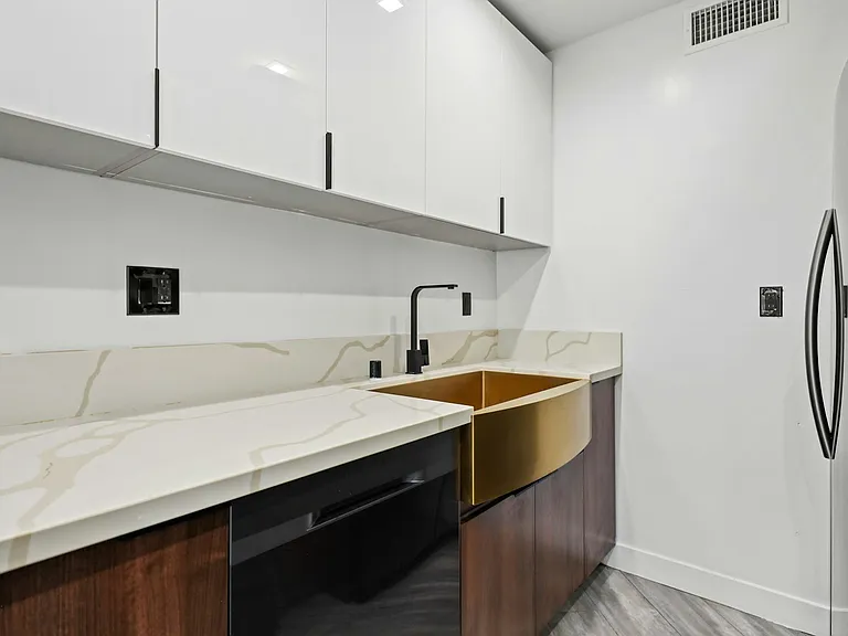 230 S Carondelet St #1 — Photo 3
