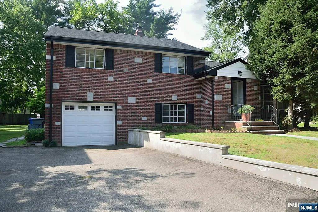 3 bed, 2.0 bath, $4,550 — Photo 1