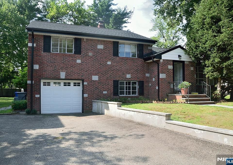 1st image of 46 Newcomb Rd