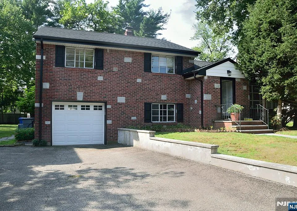 46 Newcomb Rd