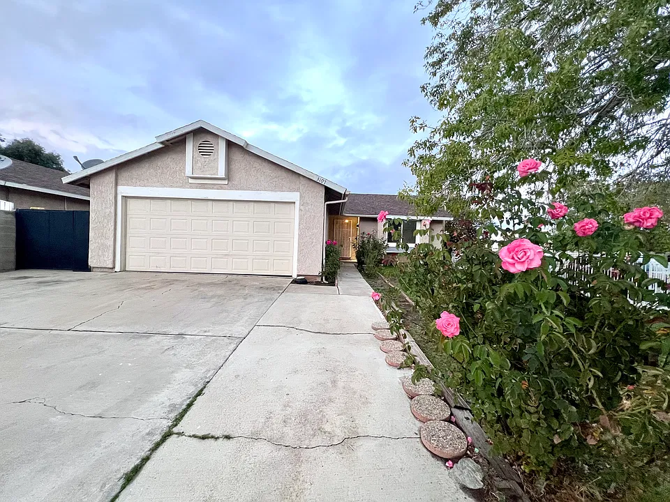 3107 E Avenue R5