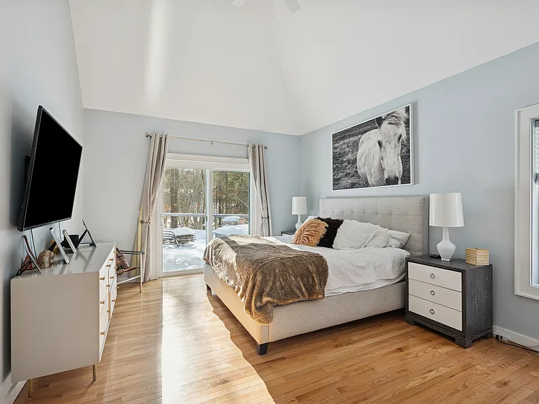 74 Lakeside Ln — Photo 8