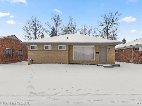 8641 Woodside Dr, Oak Park, MI 48237