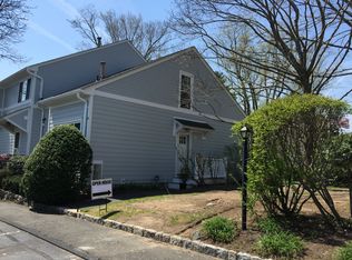 19 Whiffletree Ln, Riverside, CT 06878