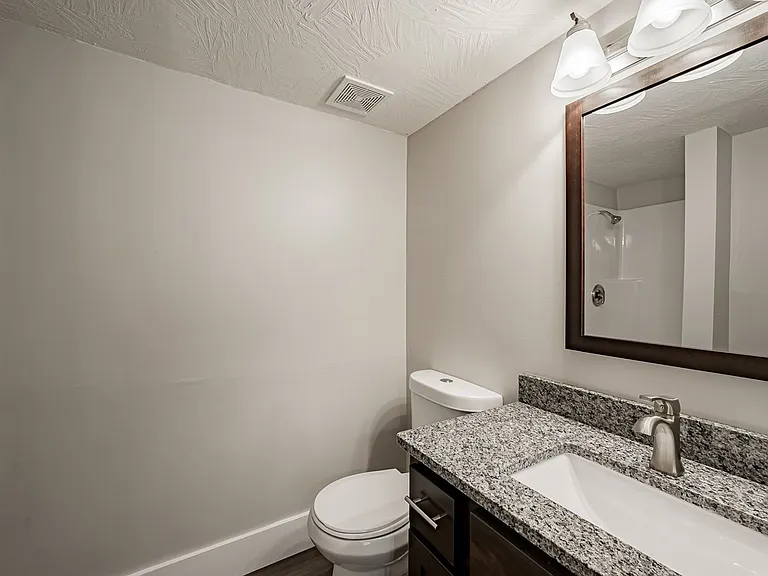 Montclair Point Condominiums — Photo 27