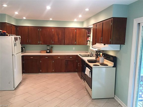 3rd image of 115 Leaview Ln